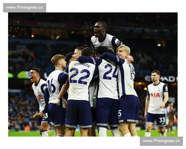 英超联赛新赛季前瞻：强队争锋，黑马崛起，谁能称霸英伦足坛 - 副本 (2) - 副本